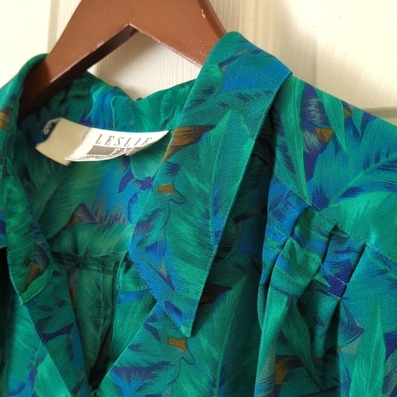 Leslie Fay 80's Vintage Banana Leaf Silky Short Sleeve Button Down Peplum Blouse - Picture 3 of 11